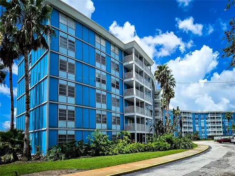 3315 58th Ave S #409, Saint Petersburg, FL 33712