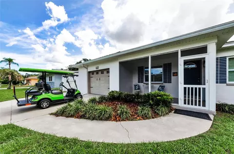717 Pinewood Dr, Dunedin, FL 34698