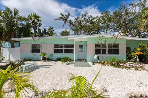 112 7th St, Belleair Beach, FL 33786