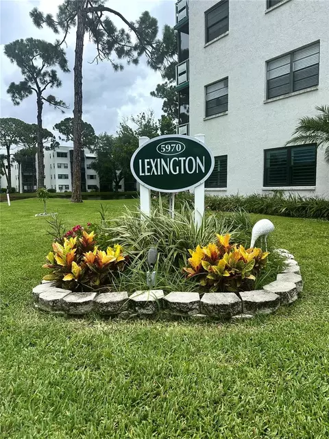 5970 80th St N #308, Saint Petersburg, FL 33709