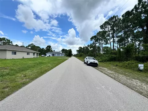 977 Kellogg St E, Lehigh Acres, FL 33974 photo 4