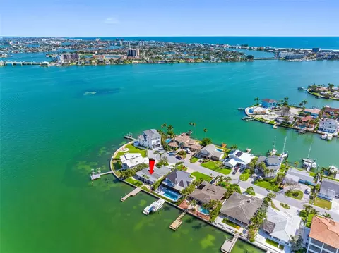 11085 9th St E, Treasure Island, FL 33706