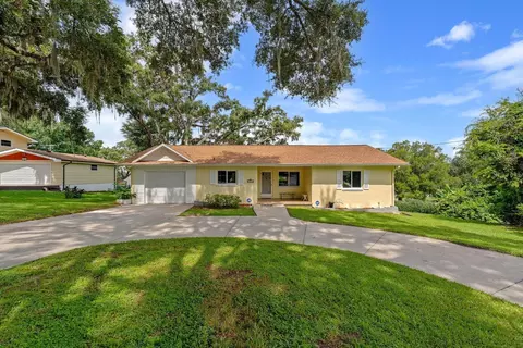10831 Highview Dr, Dade City, FL 33525
