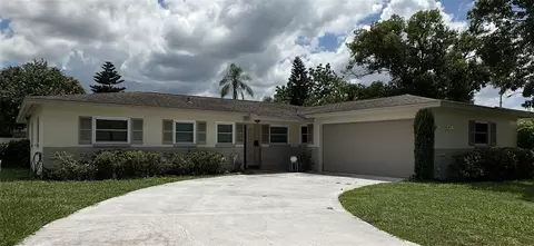 529 N Larry Cir N, Brandon, FL 33511
