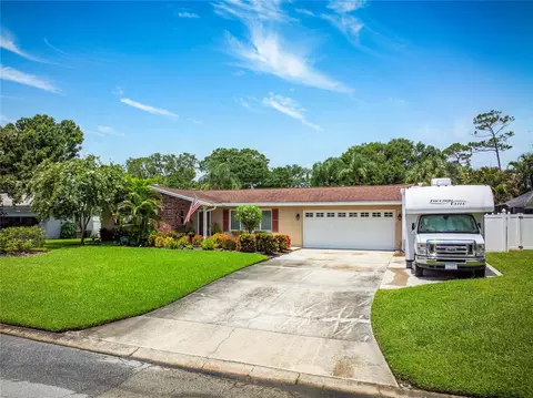 1132 Gershwin Dr, Largo, FL 33771
