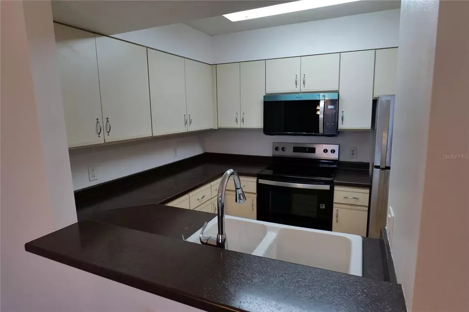 Kitchen - 2333 Feather Sound Dr #A607, Clearwater, FL 33762 photo 1 of 2