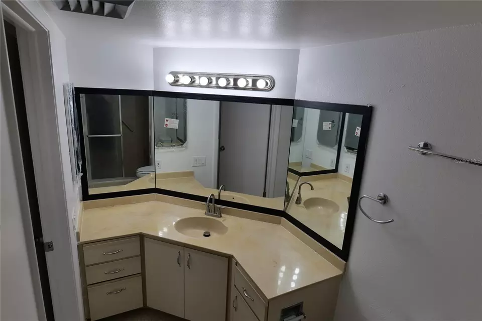 Bath - 2333 Feather Sound Dr #A607, Clearwater, FL 33762 photo 4 of 4