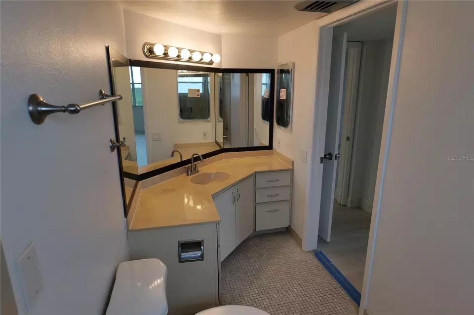 Bath - 2333 Feather Sound Dr #A607, Clearwater, FL 33762 photo 2 of 4