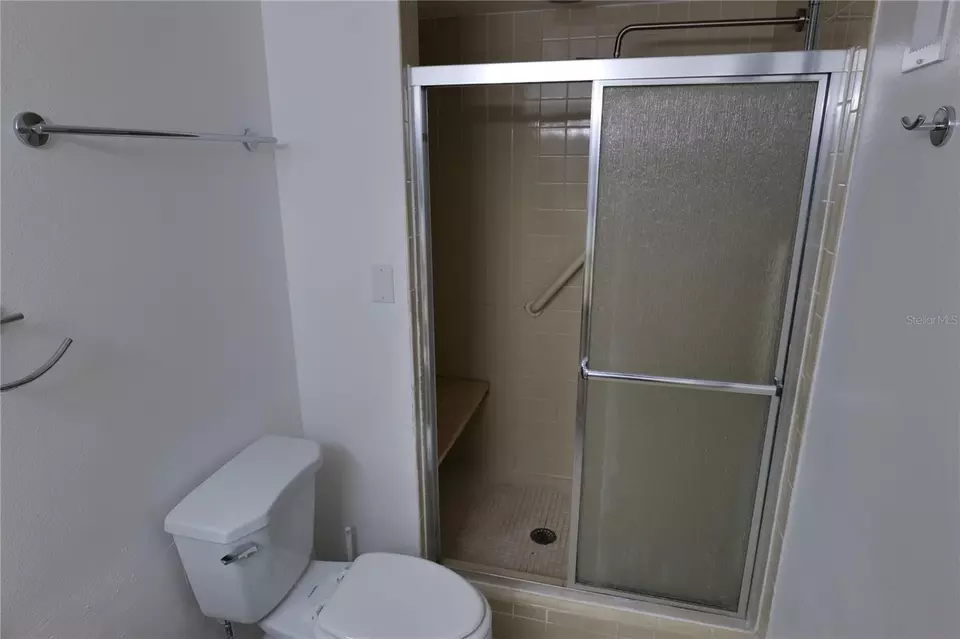 Bath - 2333 Feather Sound Dr #A607, Clearwater, FL 33762 photo 3 of 4