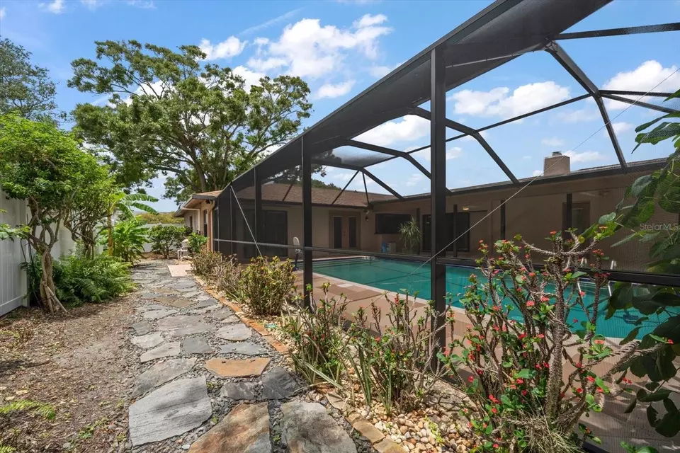 Exterior - 1623 El Tair Trl, Clearwater, FL 33765 photo 15 of 17