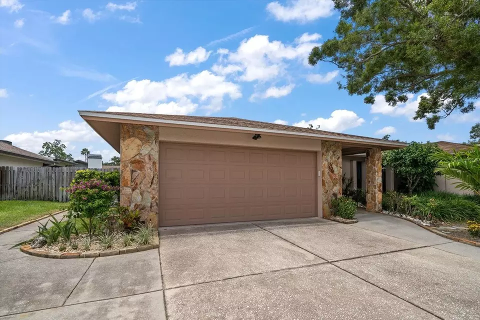 Exterior - 1623 El Tair Trl, Clearwater, FL 33765 photo 7 of 17