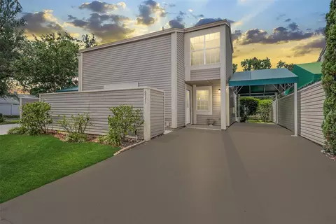 6933 Lake Place Ct, Tampa, FL 33634