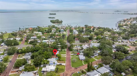 323 Mira Vista Dr, Dunedin, FL 34698