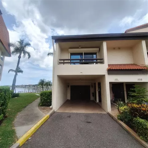 132 1st St E #101, Tierra Verde, FL 33715