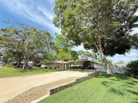 1135 Fountainhead Dr, Largo, FL 33770