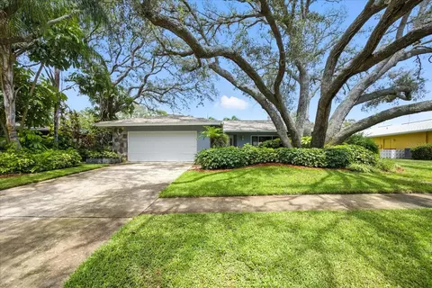 9715 136th St, Seminole, FL 33776