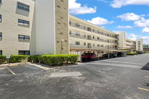 5920 80th St N #309, Saint Petersburg, FL 33709