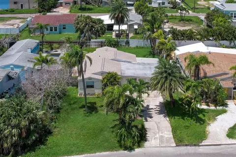 16104 Redington Dr, Redington Beach, FL 33708