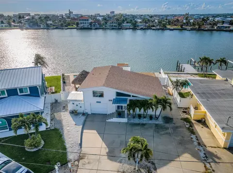 16137 4th St E, Redington Beach, FL 33708 photo 1