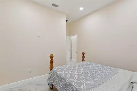 Bedroom - 33433 Loop Ct, Webster, FL 33597 photo 8 of 9