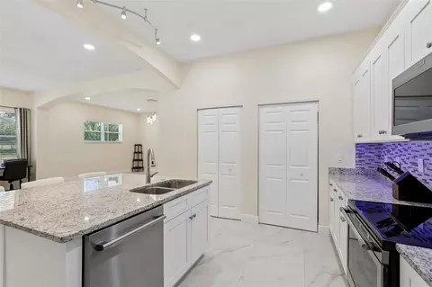 Kitchen - 33433 Loop Ct, Webster, FL 33597 photo 2 of 3