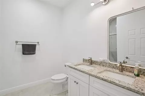 Bath - 33433 Loop Ct, Webster, FL 33597 photo 6 of 8