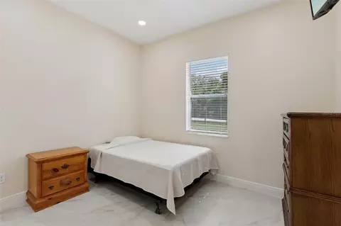 Bedroom - 33433 Loop Ct, Webster, FL 33597 photo 4 of 9