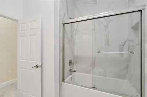 Bath - 33433 Loop Ct, Webster, FL 33597 photo 8 of 8
