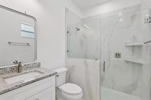 Bath - 33433 Loop Ct, Webster, FL 33597 photo 4 of 8