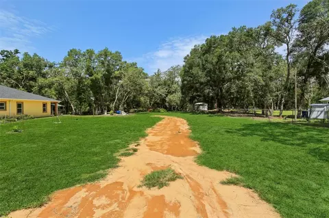 Exterior - 33433 Loop Ct, Webster, FL 33597 photo 10 of 13