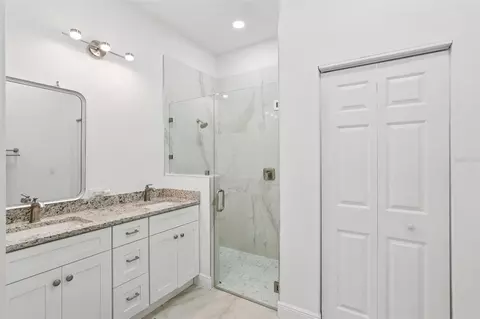 Bath - 33433 Loop Ct, Webster, FL 33597 photo 2 of 8