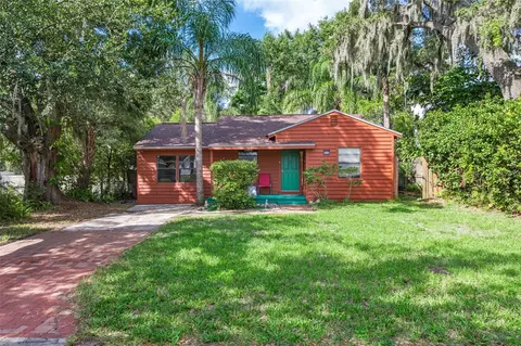 8006 N Temple Pl, Tampa, FL 33617