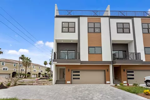 11605 1st St E #A3, Treasure Island, FL 33706