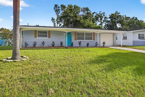 920 Lakeside Dr, Largo, FL 33778