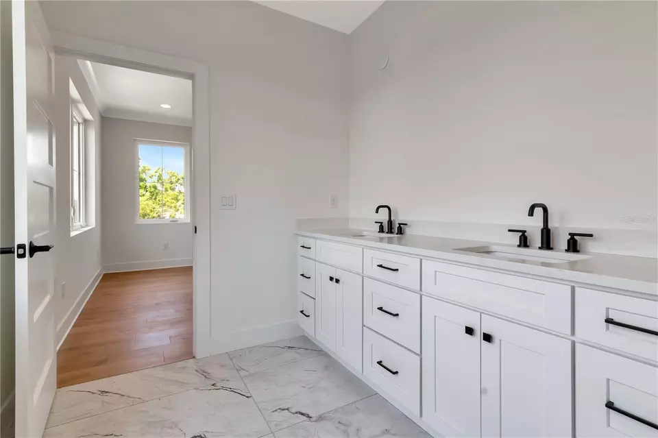 Bath - 407 S Albany Ave #3, Tampa, FL 33606 photo 3 of 3