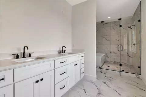 Bath - 407 S Albany Ave #3, Tampa, FL 33606 photo 1 of 3