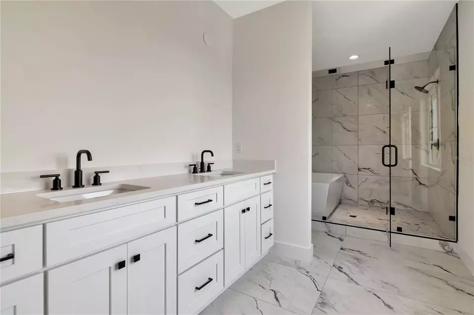 Bath - 407 S Albany Ave #3, Tampa, FL 33606 photo 1 of 3