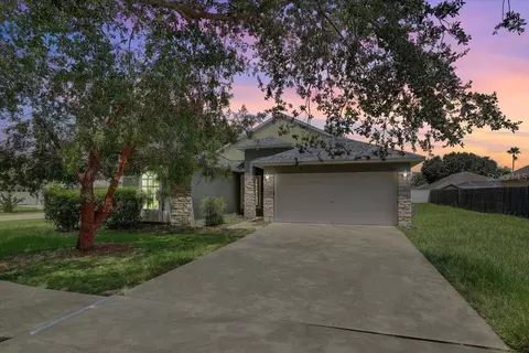1462 Lake Shore Ranch Dr, Seffner, FL 33584