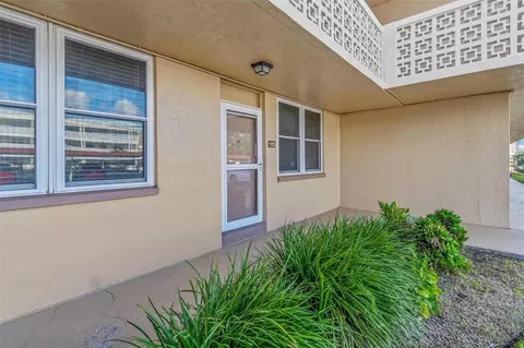 4915 Bay St NE #123, Saint Petersburg, FL 33703
