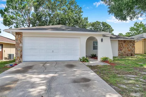 2585 Ridge Ln, Palm Harbor, FL 34684