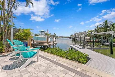 17735 1st St E, Redington Shores, FL 33708