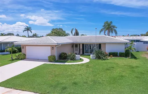14872 Crown Dr, Largo, FL 33774