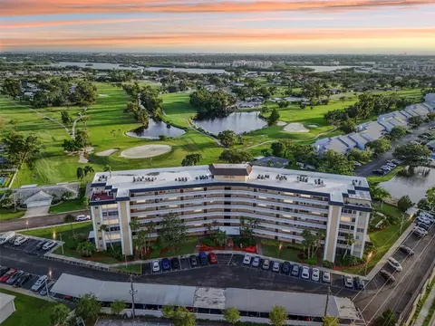 8950 Park Blvd #405, Seminole, FL 33777