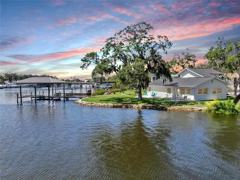 424 Doric Ct, Tarpon Springs, FL 34689
