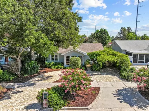 546 Orangewood Dr, Dunedin, FL 34698
