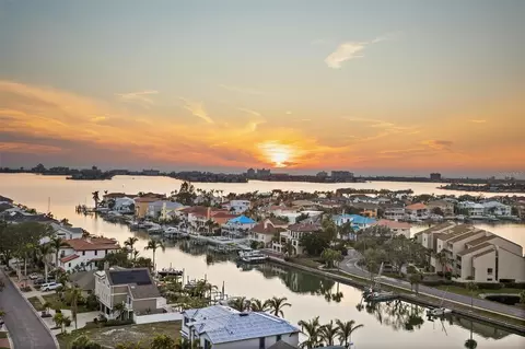 5950 Pelican Bay Plz S #1004, Gulfport, FL 33707