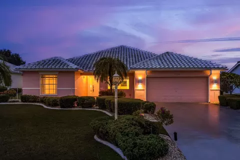 2236 Platinum Dr, Sun City Center, FL 33573