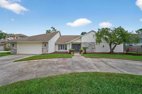 2004 N Golfview Dr, Plant City, FL 33566