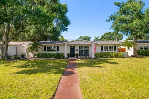 652 42nd Ave NE, Saint Petersburg, FL 33703