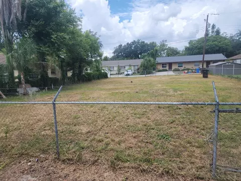 5232 Pine St, Seffner, FL 33584